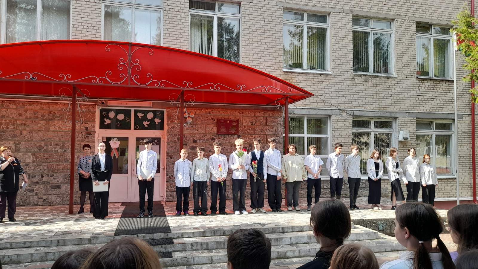 Детства последний звонок